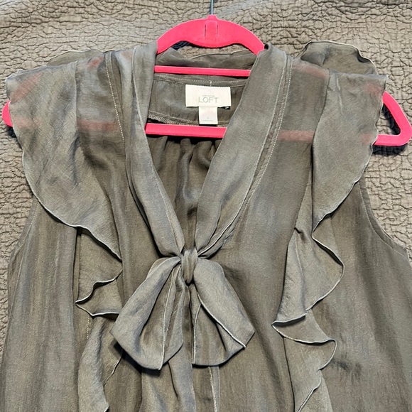 LOFT charcoal grey sleeveless top - Picture 1 of 4